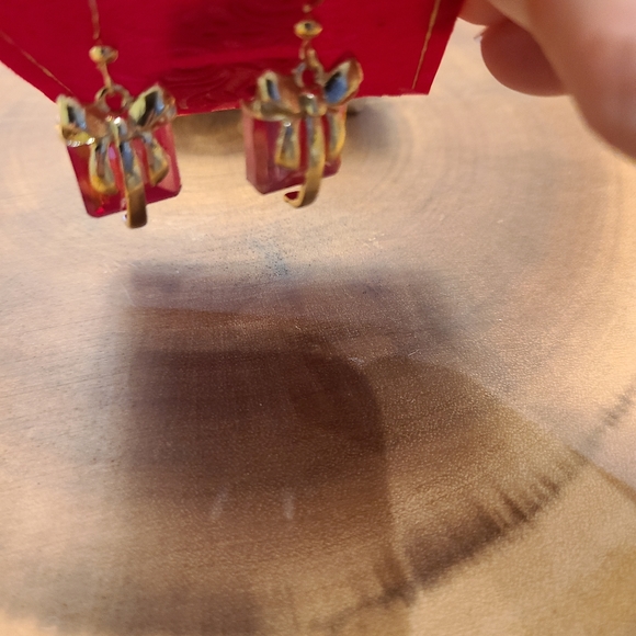 Earrings - Picture 2 of 3